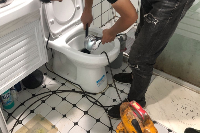 达州马桶堵塞自己疏通还是找师傅?专业上门服务让你省时更省心